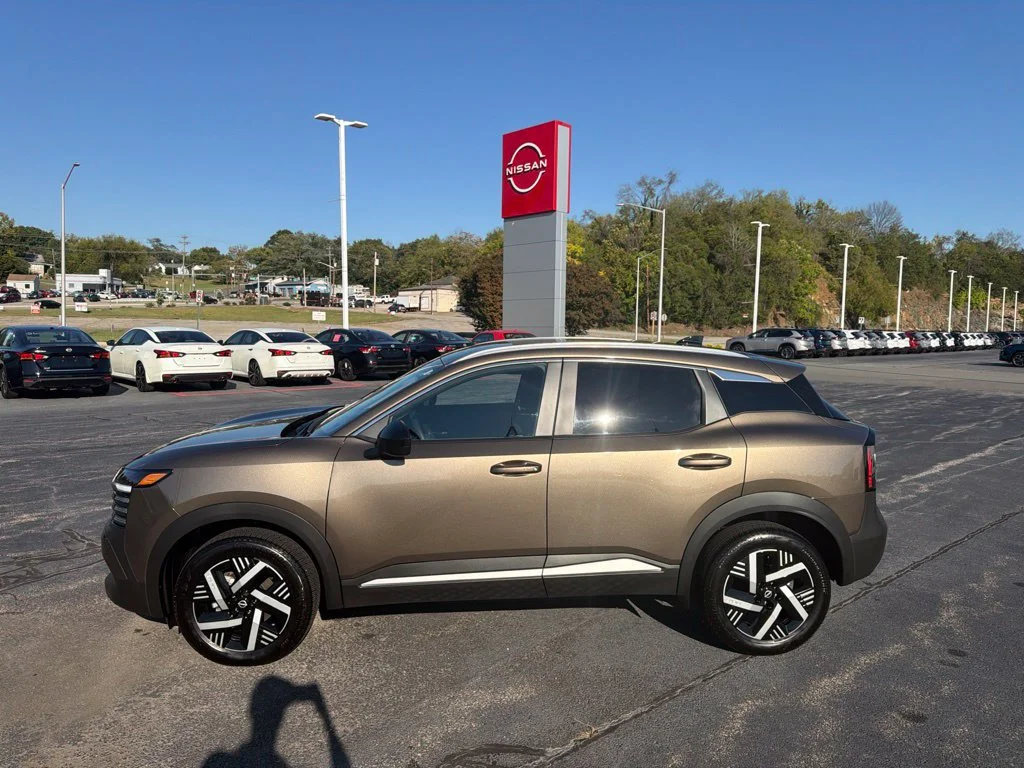 Used 2026 Bronze Nissan SV image 4