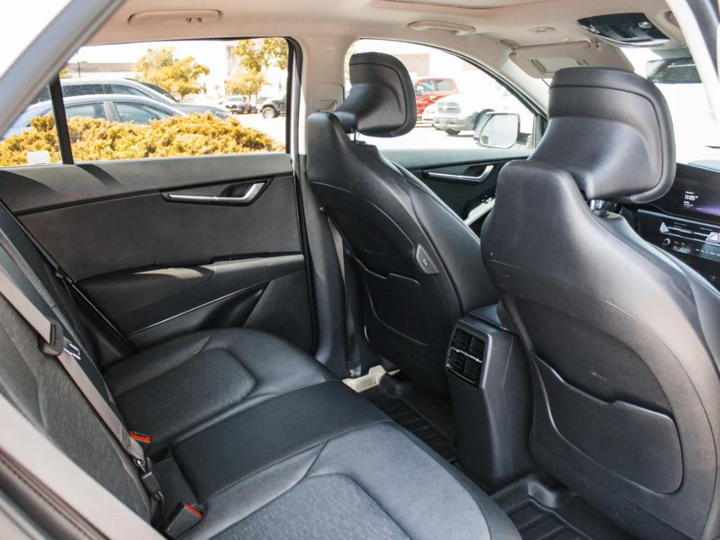 Used 2023 Snow White Pearl Kia Wave image 30