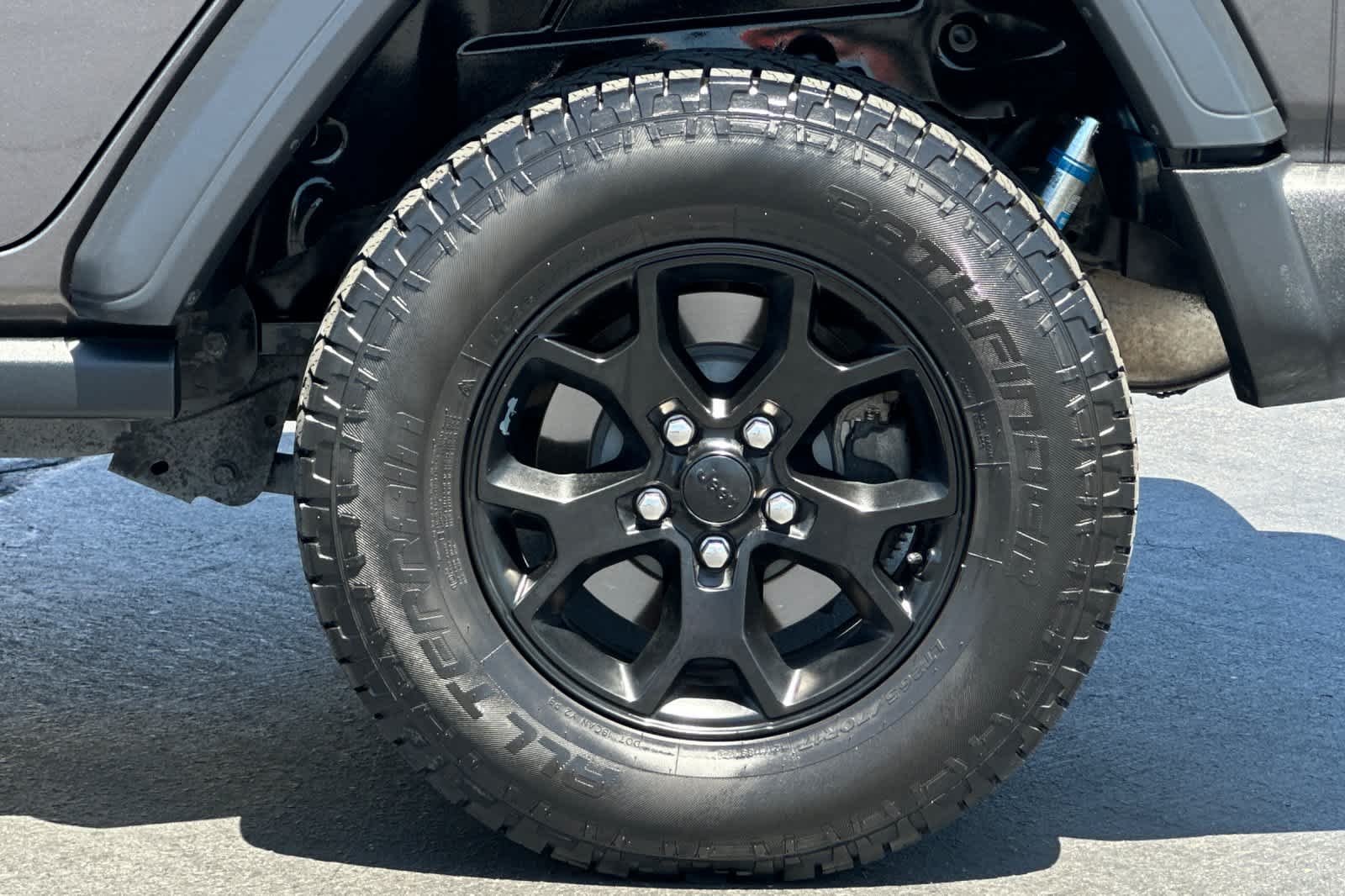 Used 2020 Granite Crystal Metallic Clearcoat Jeep Willys image 31