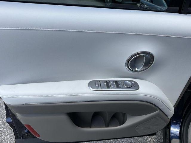 New 2027 Blue Hyundai SE FWD image 7