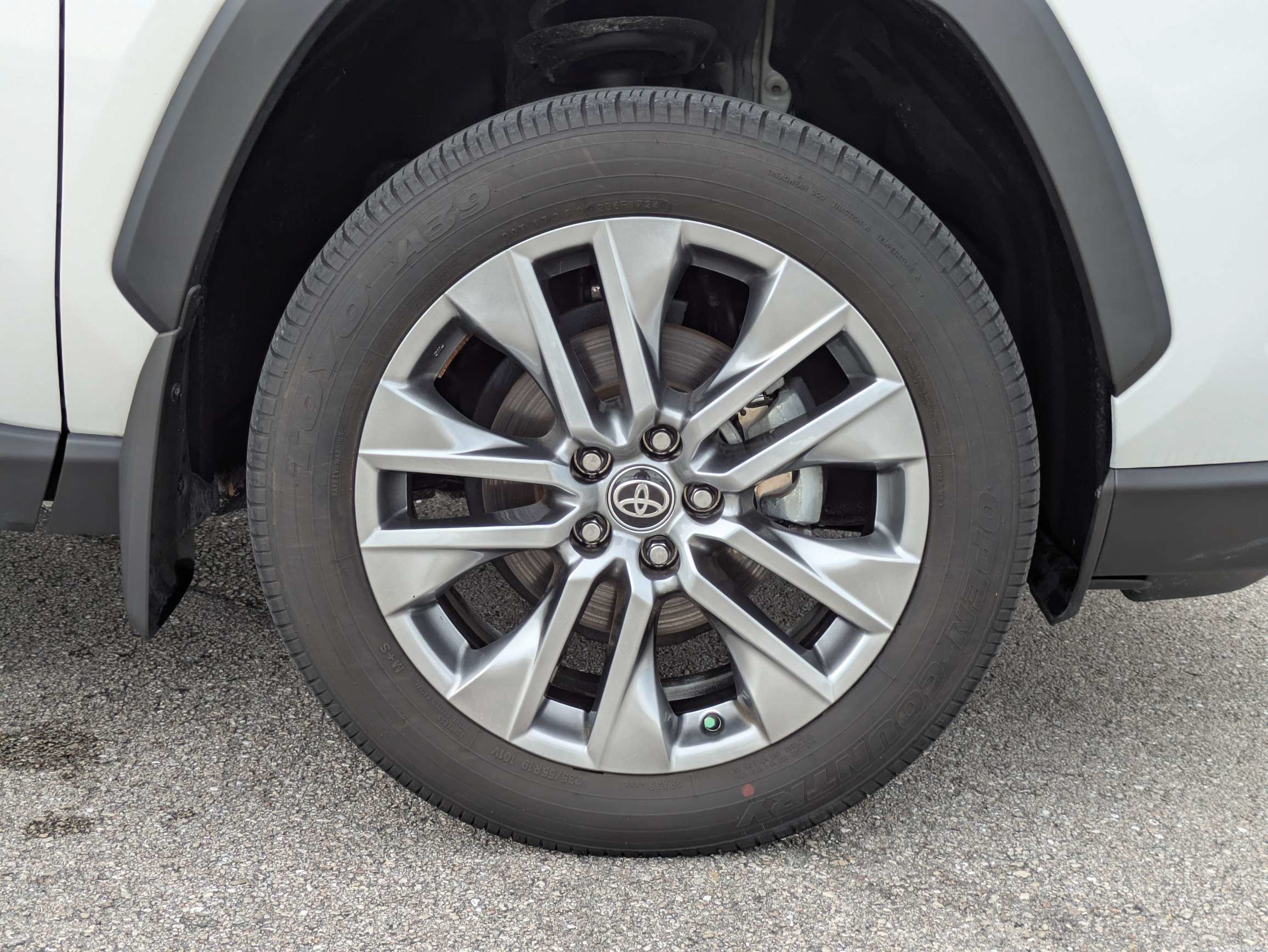 Used 2024 Pearl Toyota XLE Premium image 11
