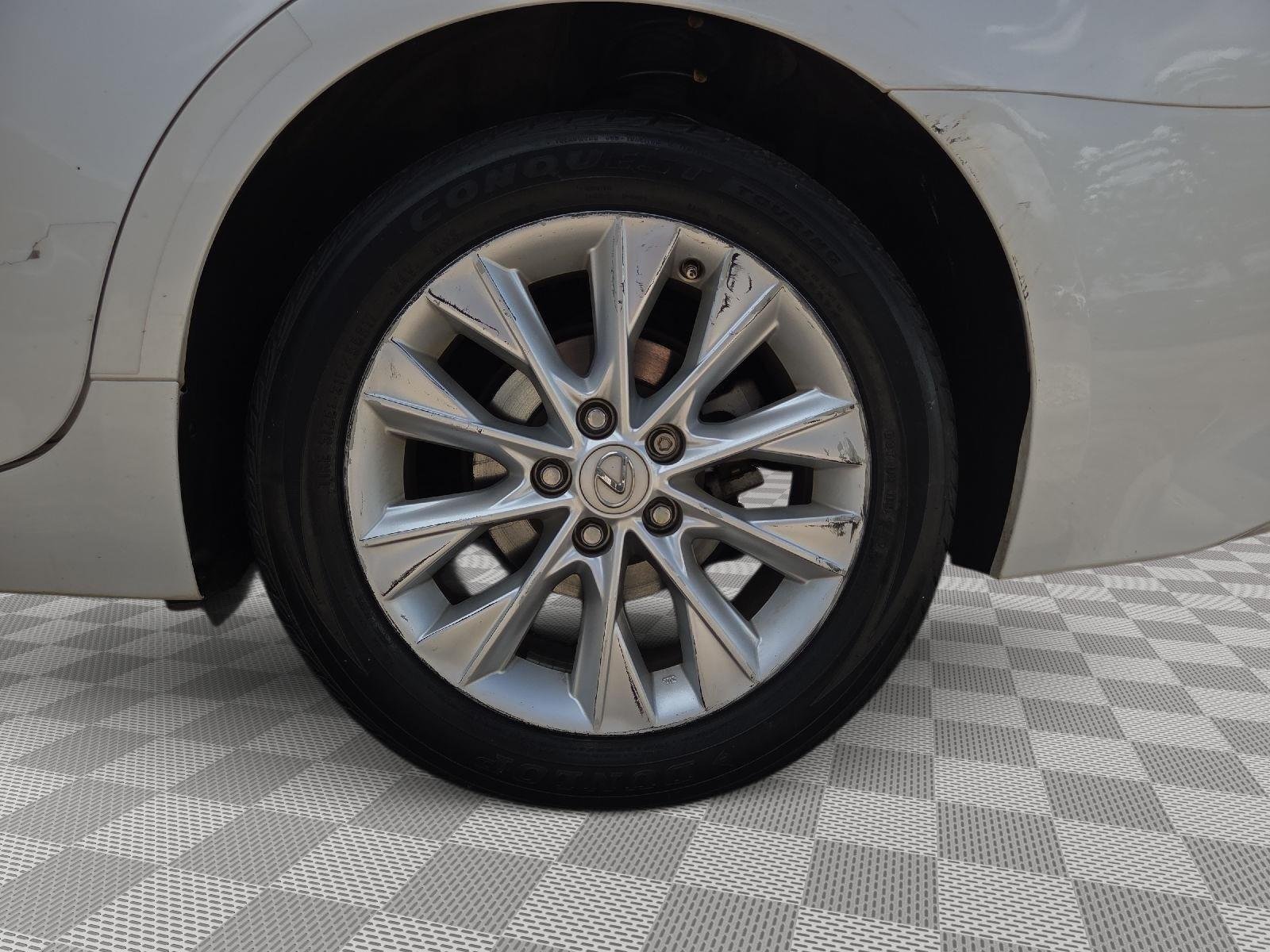 Used 2013 Starfire Pearl Lexus Hybrid image 6