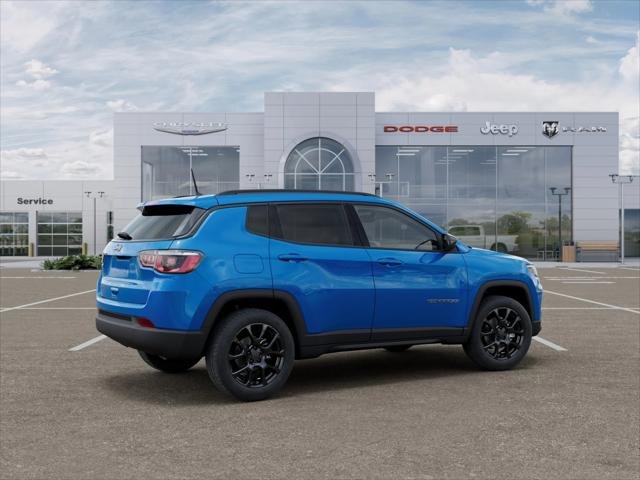 New 2026 Hydro Blue Pearl-Coat Exterior Paint Jeep Latitude image 30