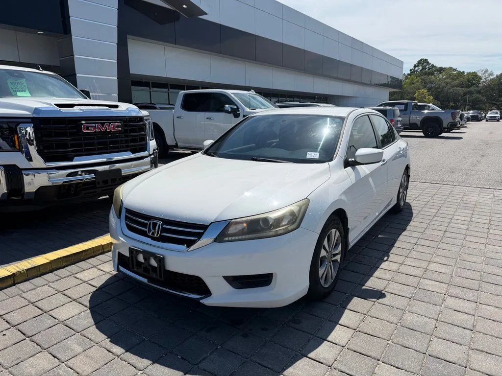 Used 2014  Honda LX image 2