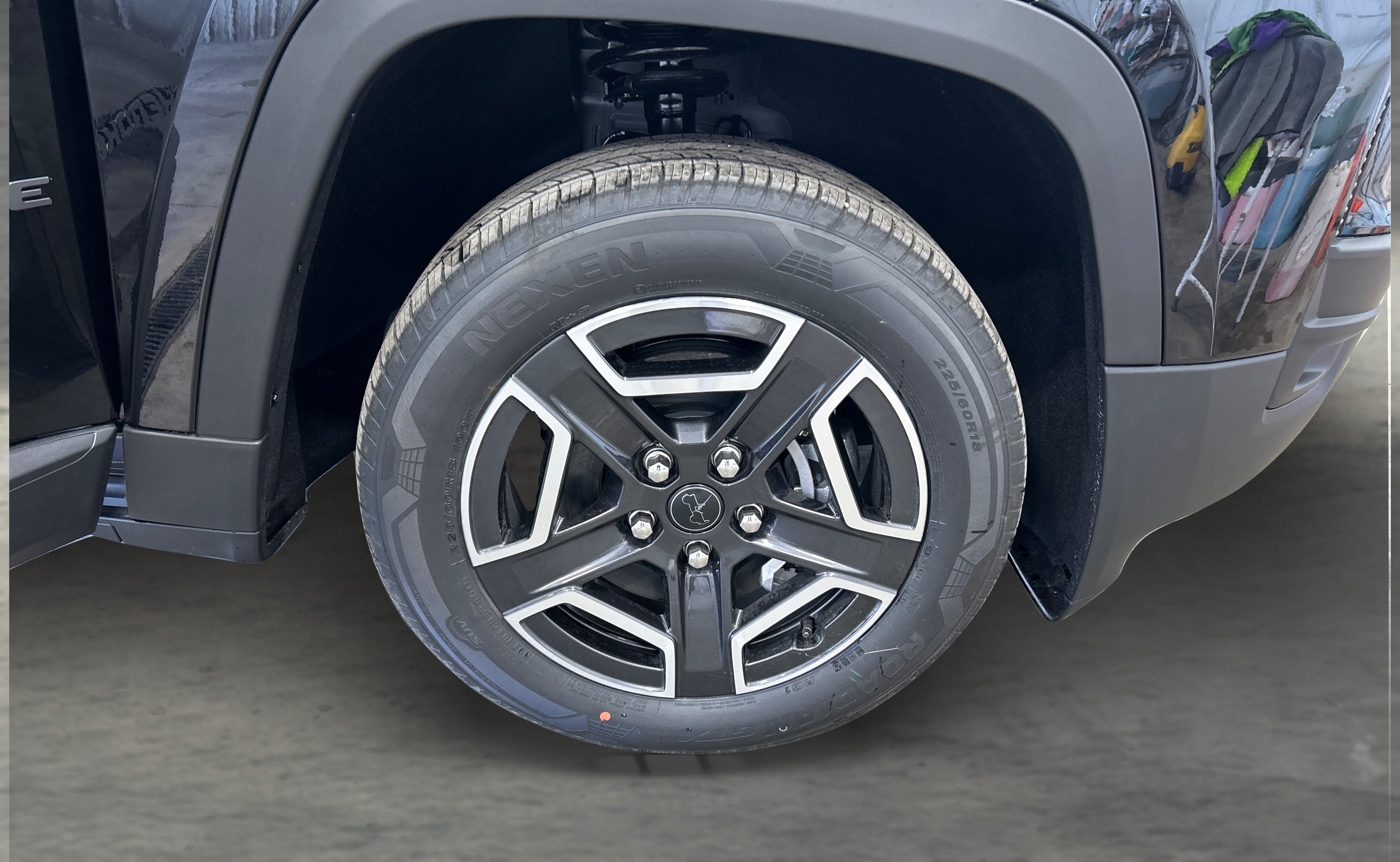 New 2026 Diamond Black Crystal Pearl-Coat Exterior Paint Jeep Laredo image 22