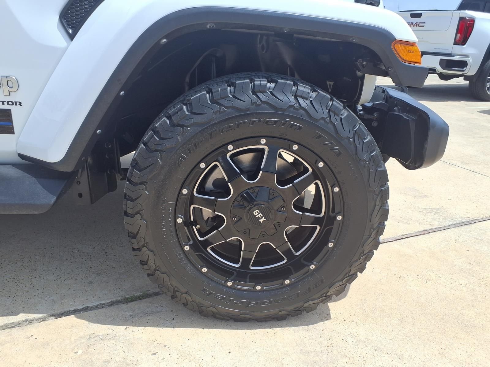 Used 2023 Bright White Clearcoat Jeep Overland image 9