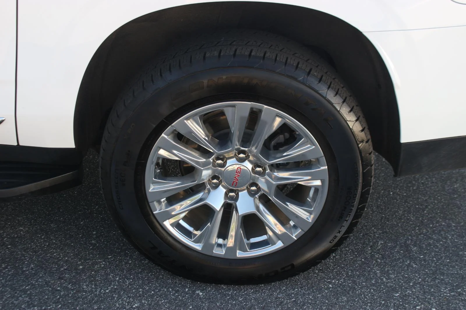 Used 2025 Summit White GMC Denali image 40