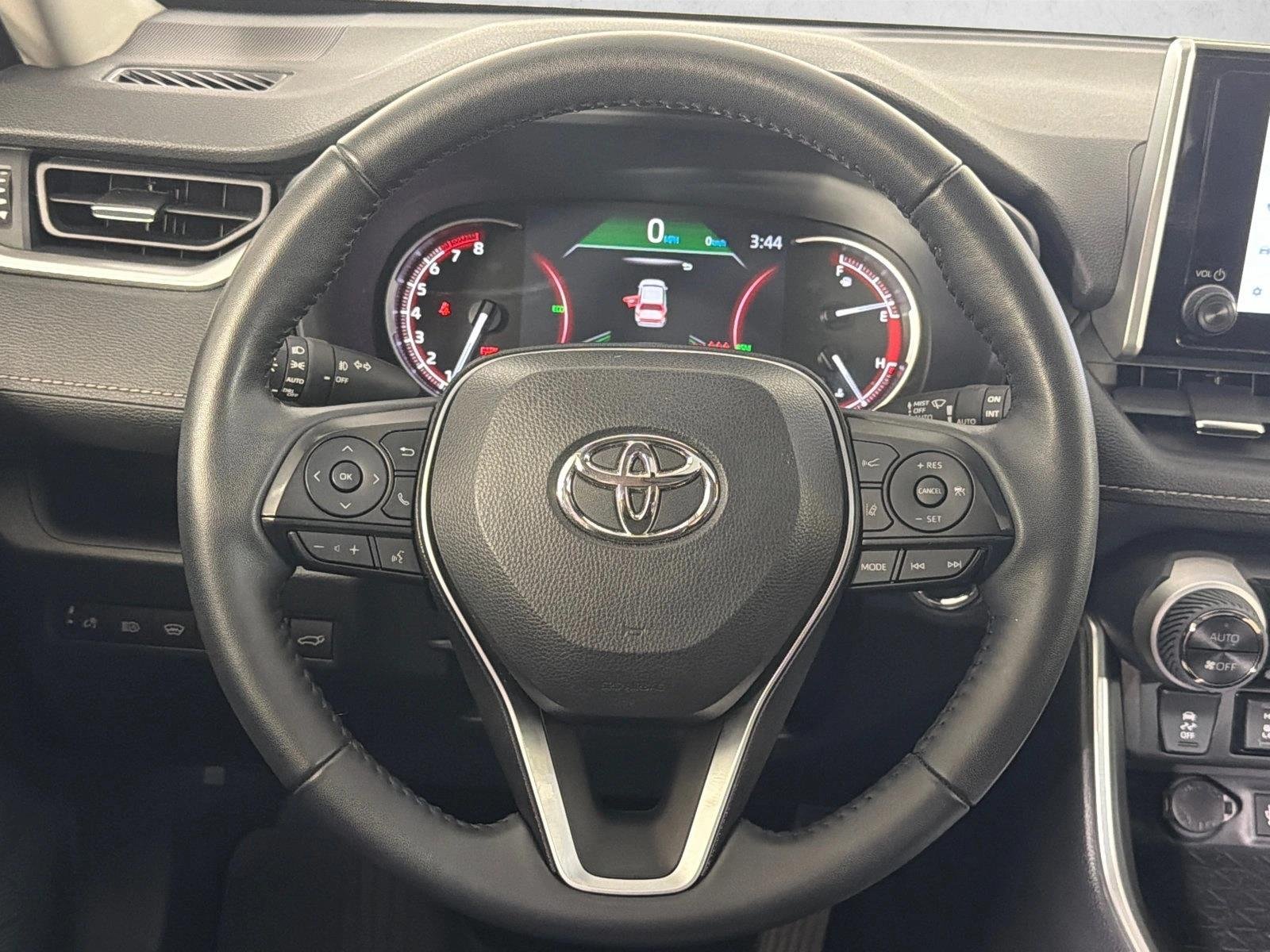 Certified Used 2025  Toyota XLE Premium image 25