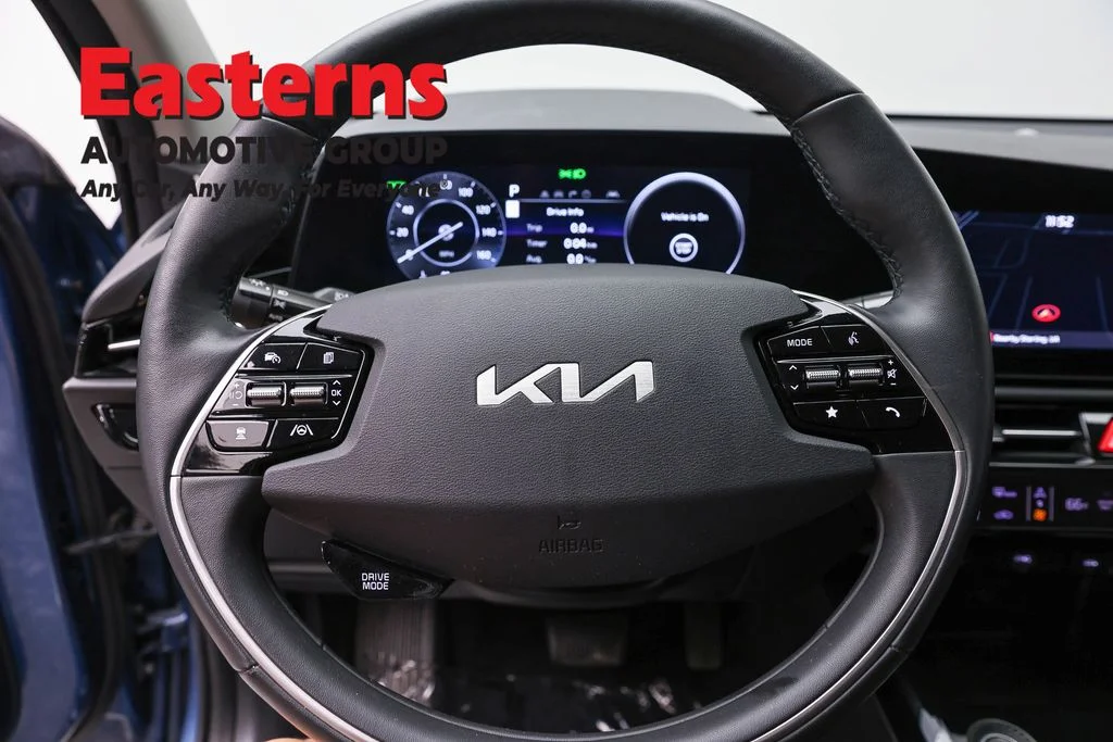 Used 2023 Blue Kia Wind image 10