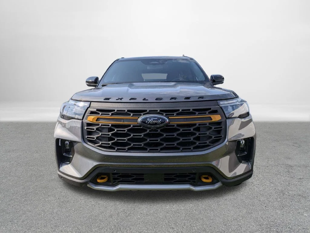 New 2026 Carbonized Gray Metallic Ford Tremor® image 5