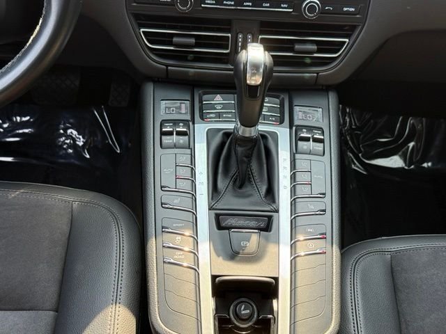 Used 2020  Porsche  image 16