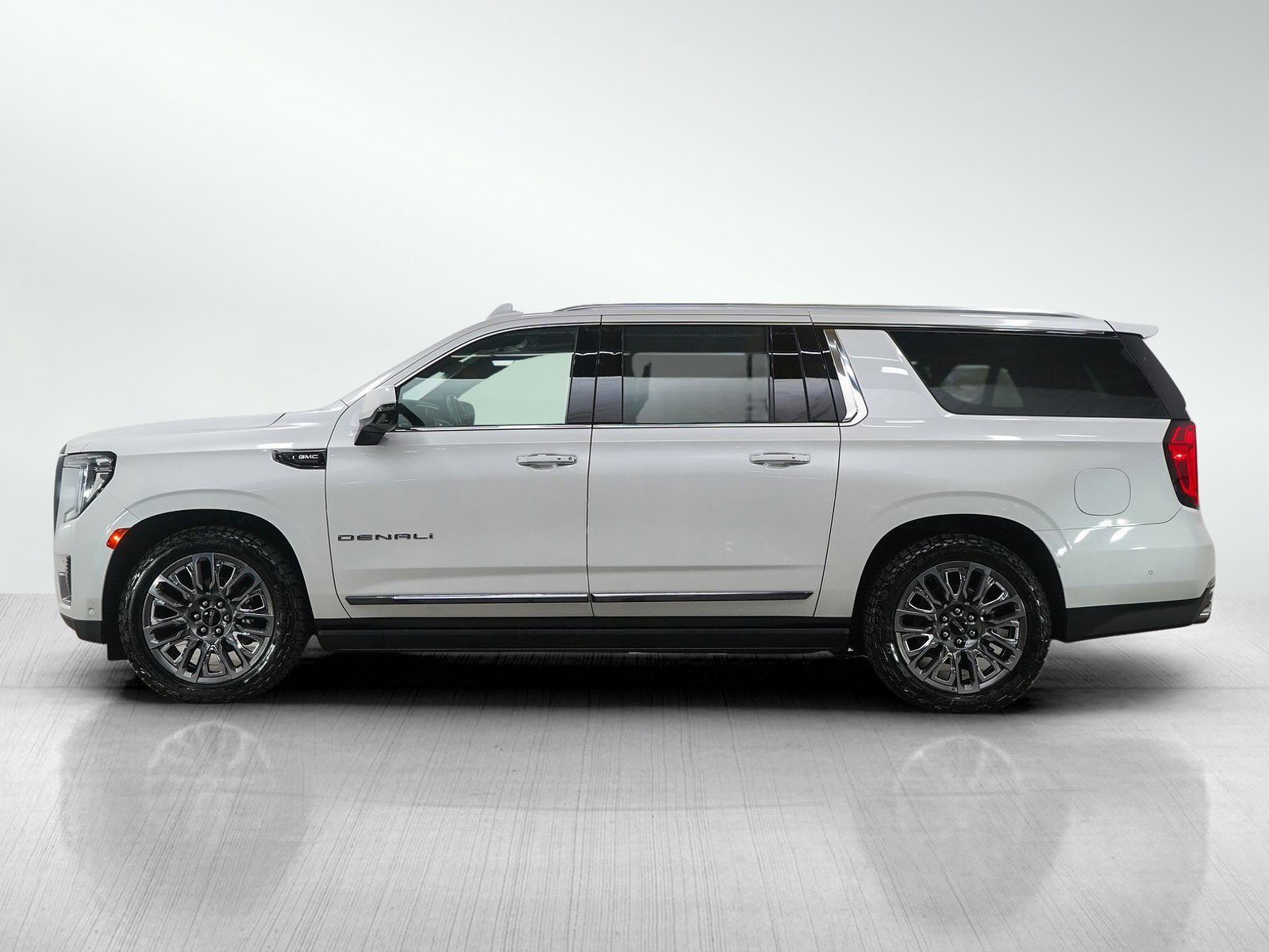 Used 2023 GMC Yukon XL Denali Ultimate with VIN 1GKS2KKL5PR293037 for sale in Bloomington, Minnesota