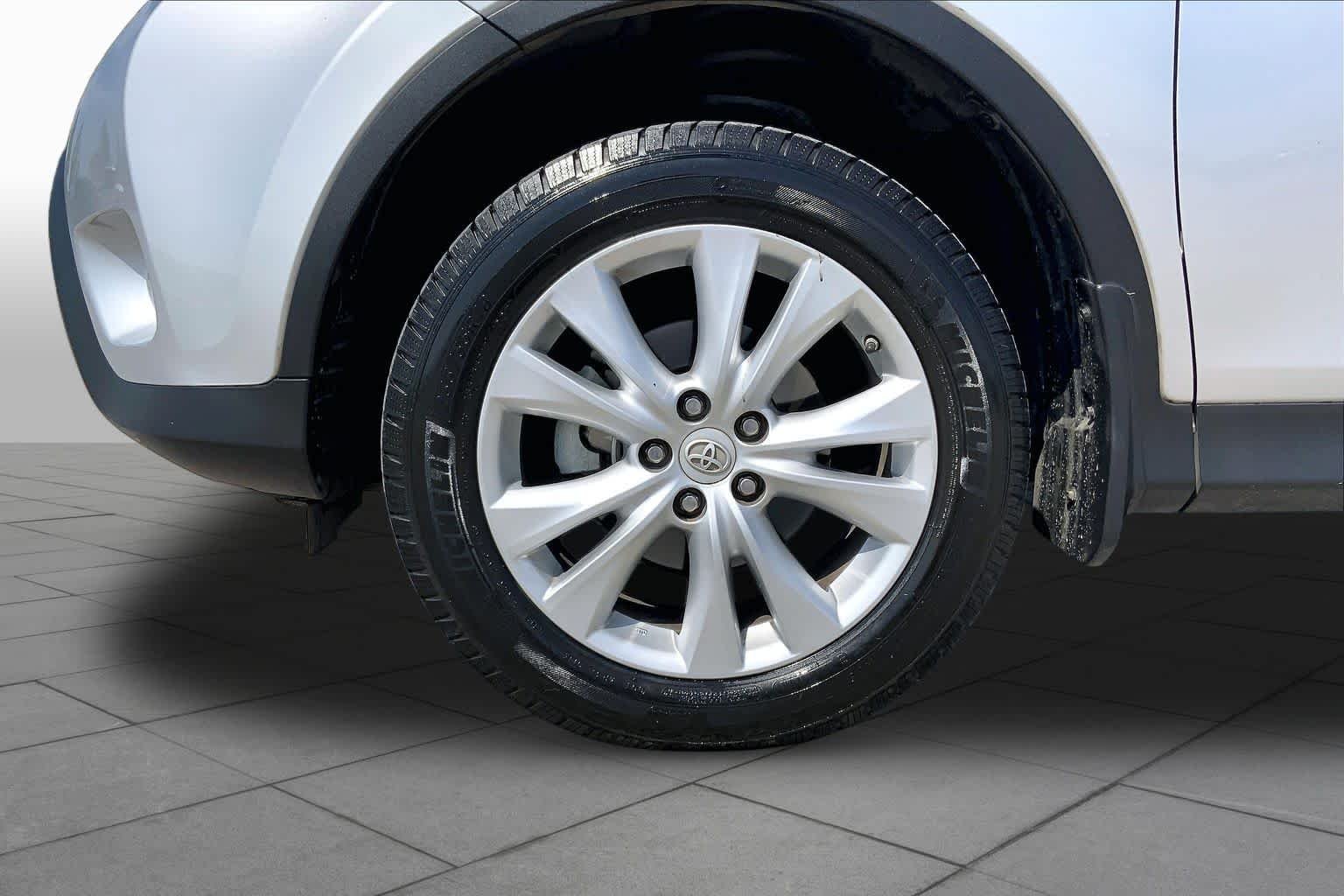 Used 2015 Classic Silver Metallic Toyota Limited image 11