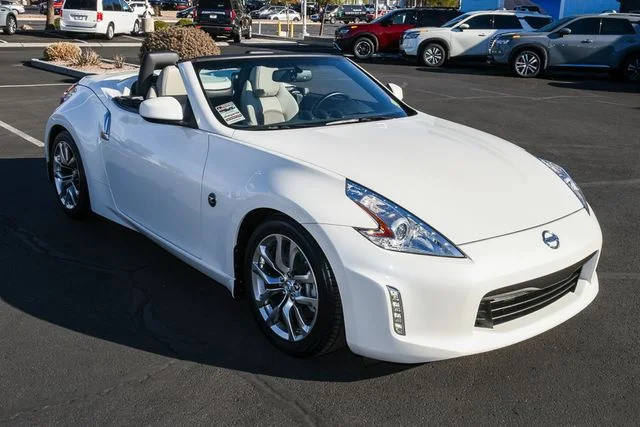 Used 2014 White Nissan Touring image 7