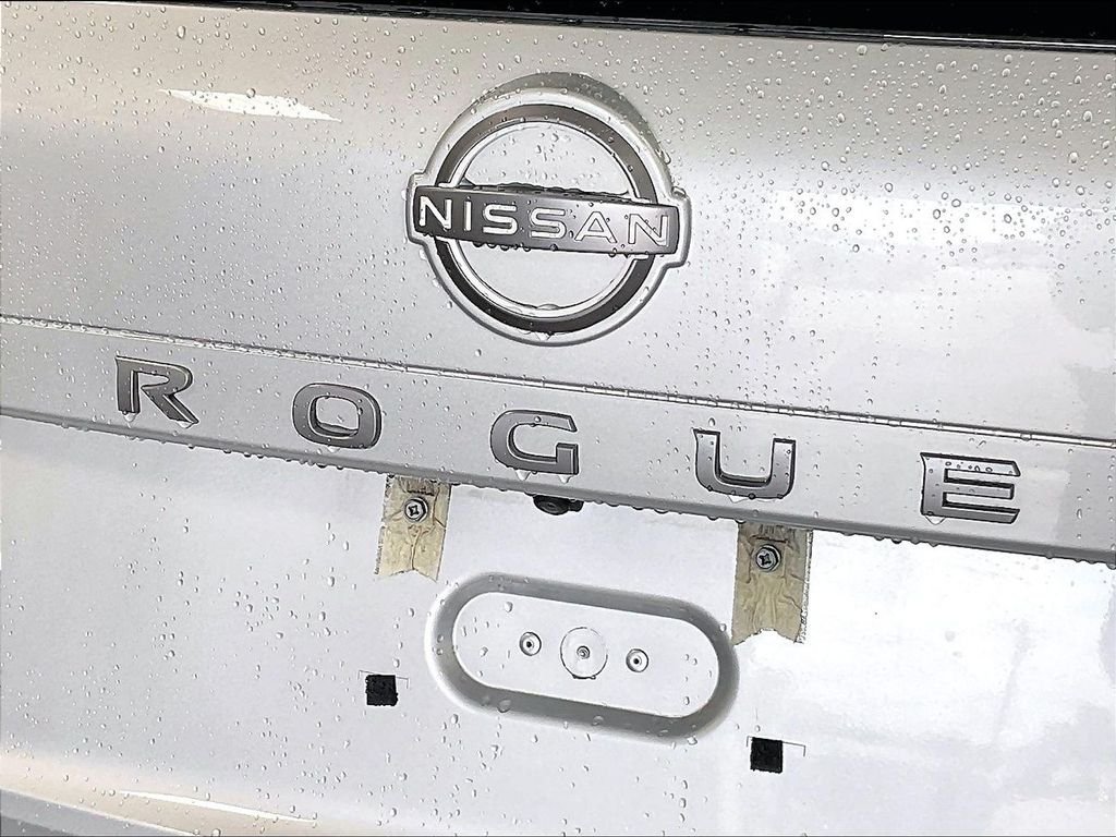 Used 2025 Silver Nissan SV image 28