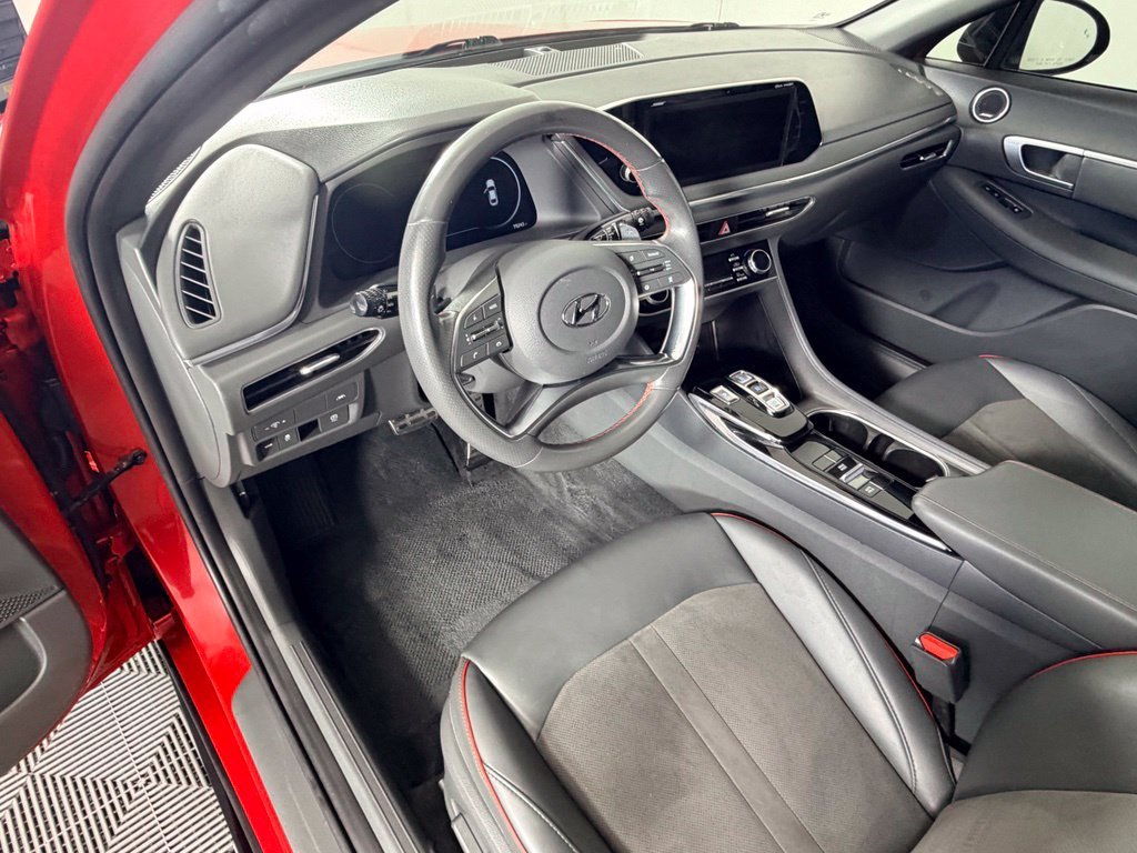 Used 2020 Red Hyundai SEL Plus image 34