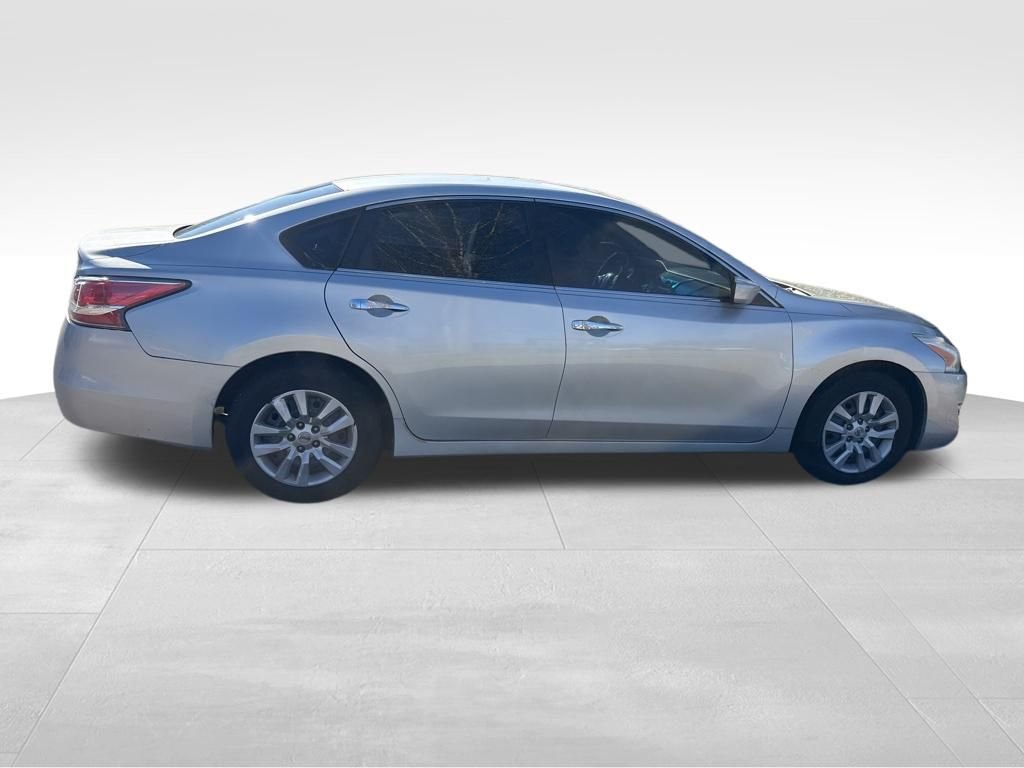 Used 2014 Silver Nissan 2.5 S image 7