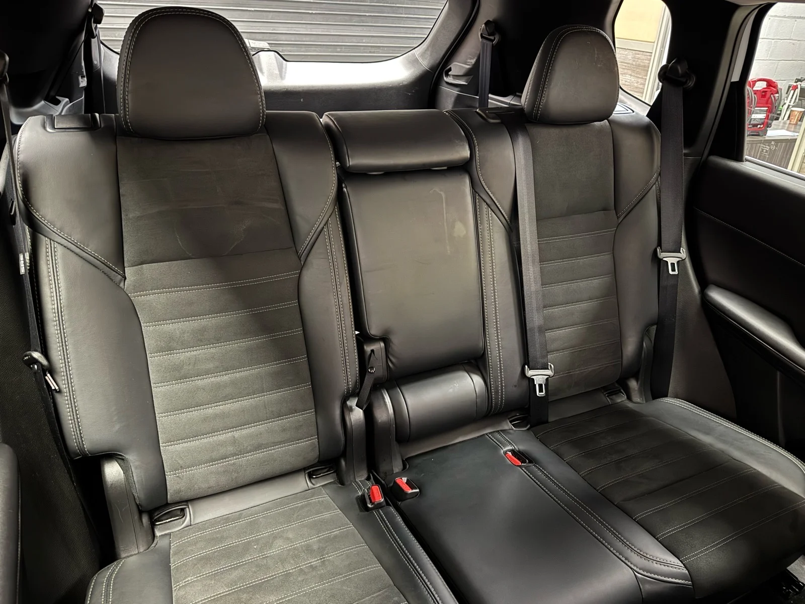 Used 2024 White Diamond (w85) Mitsubishi SE image 27
