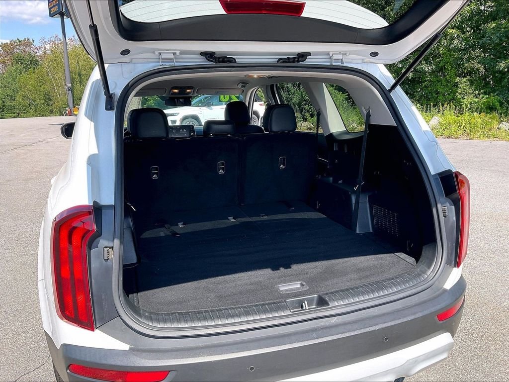 Used 2020 Snow White Pearl Kia LX image 37