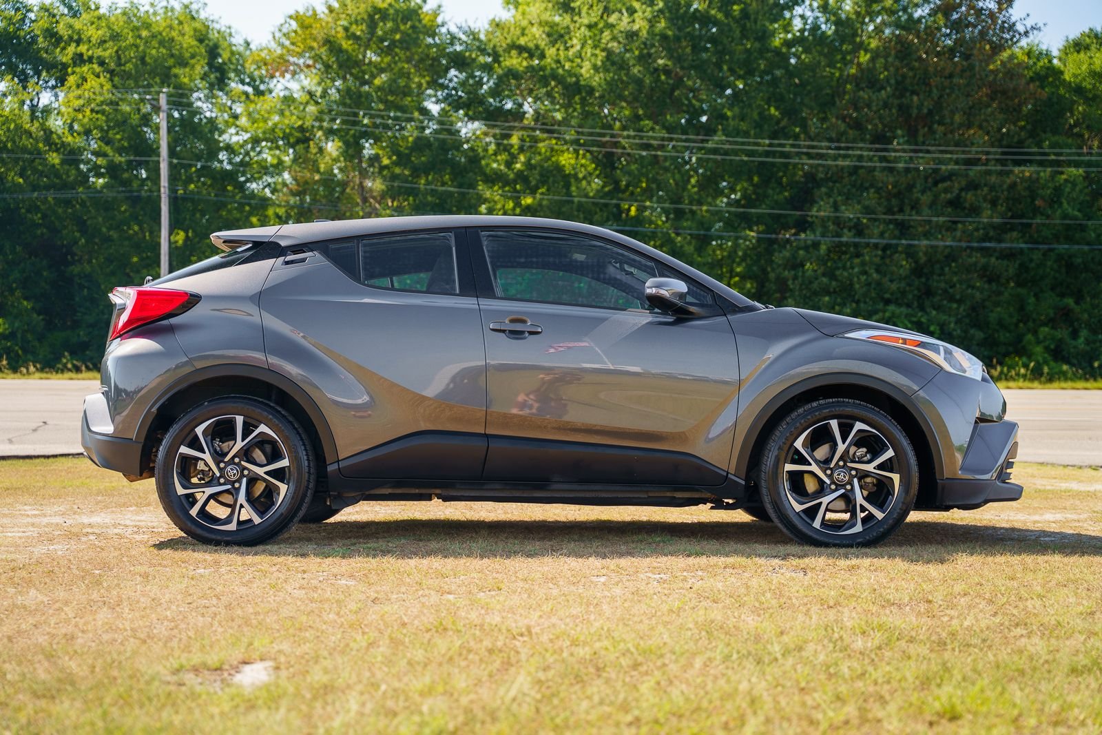 Used 2018 Gray Toyota XLE image 9