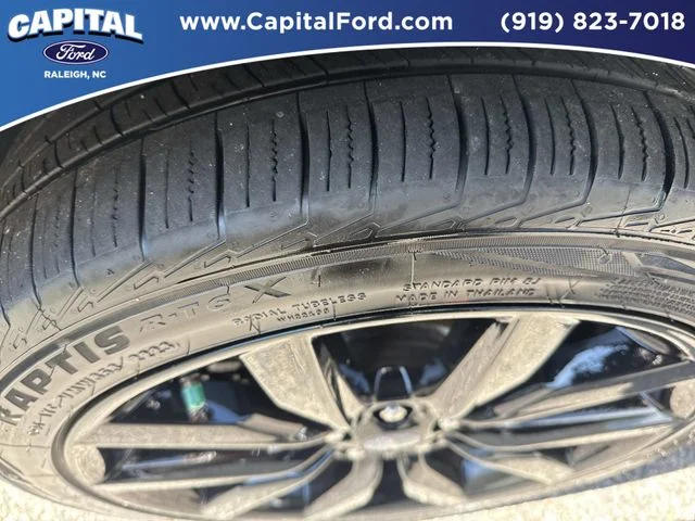 Used 2017 Red Ford SE image 14