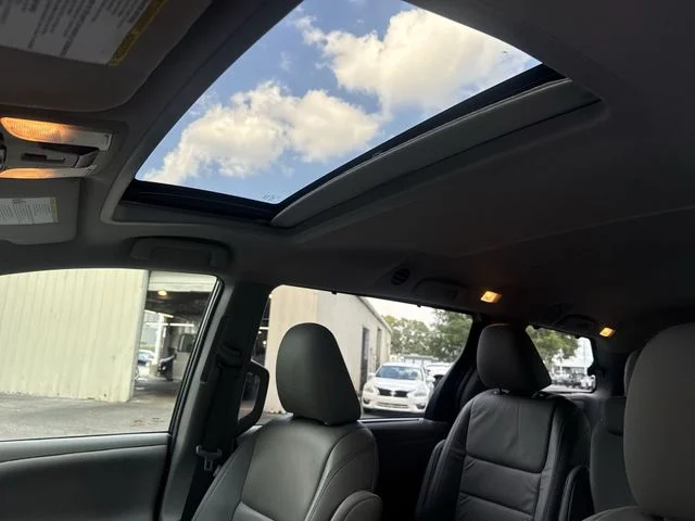 Used 2018 White Toyota XLE image 33