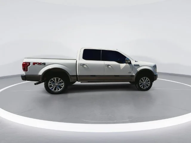 Used 2016  Ford King Ranch image 12