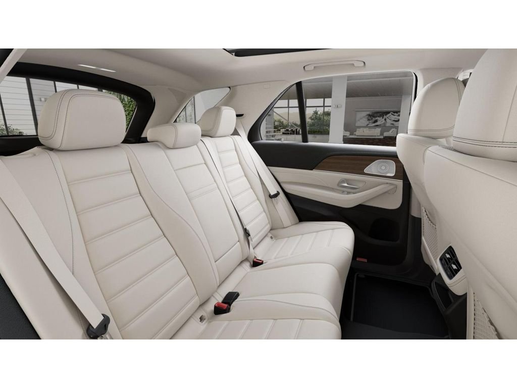 New 2026 MANUFAKTUR Moonlight White Metallic Mercedes-Benz GLE 350 image 5