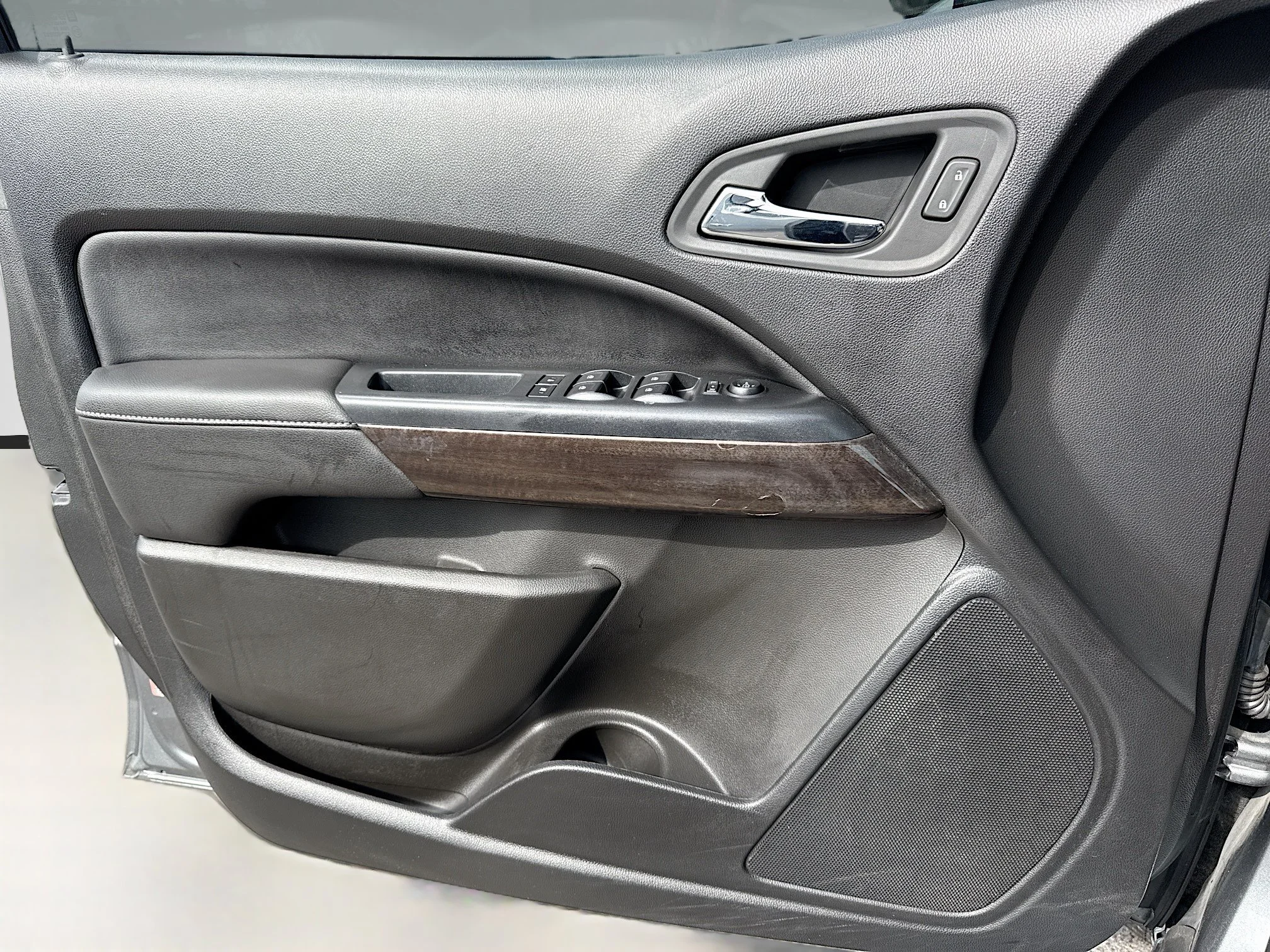 Used 2019 Satin Steel Metallic GMC 2WD SLT image 20