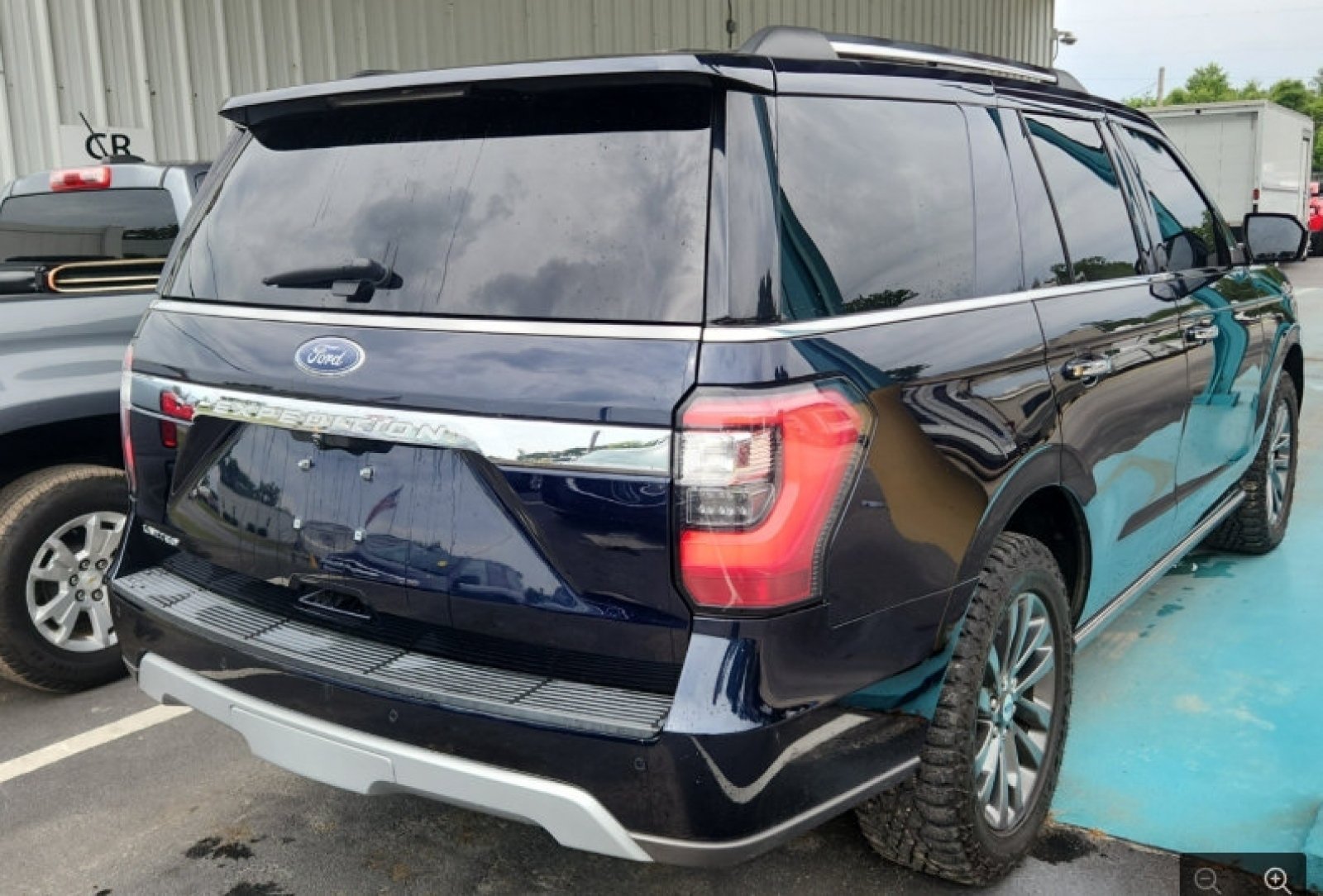 Used 2021 Antimatter Blue Metallic Ford Limited image 3