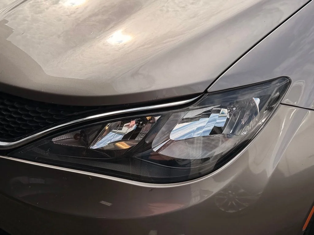Used 2017 Molten Silver Chrysler Touring image 10