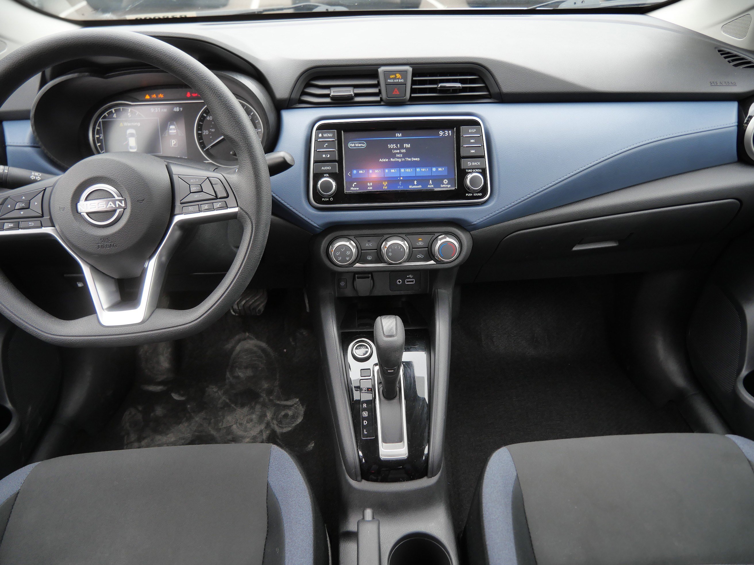 2025 Nissan Versa Sedan SV - Photo 10