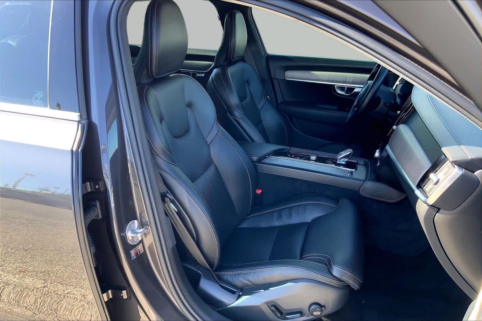 Used 2023 Platinum Grey Metallic Volvo Ultimate image 9