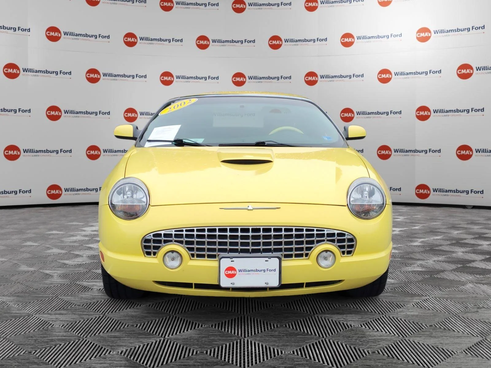Used 2002 Inspiration Yellow Ford Deluxe image 8