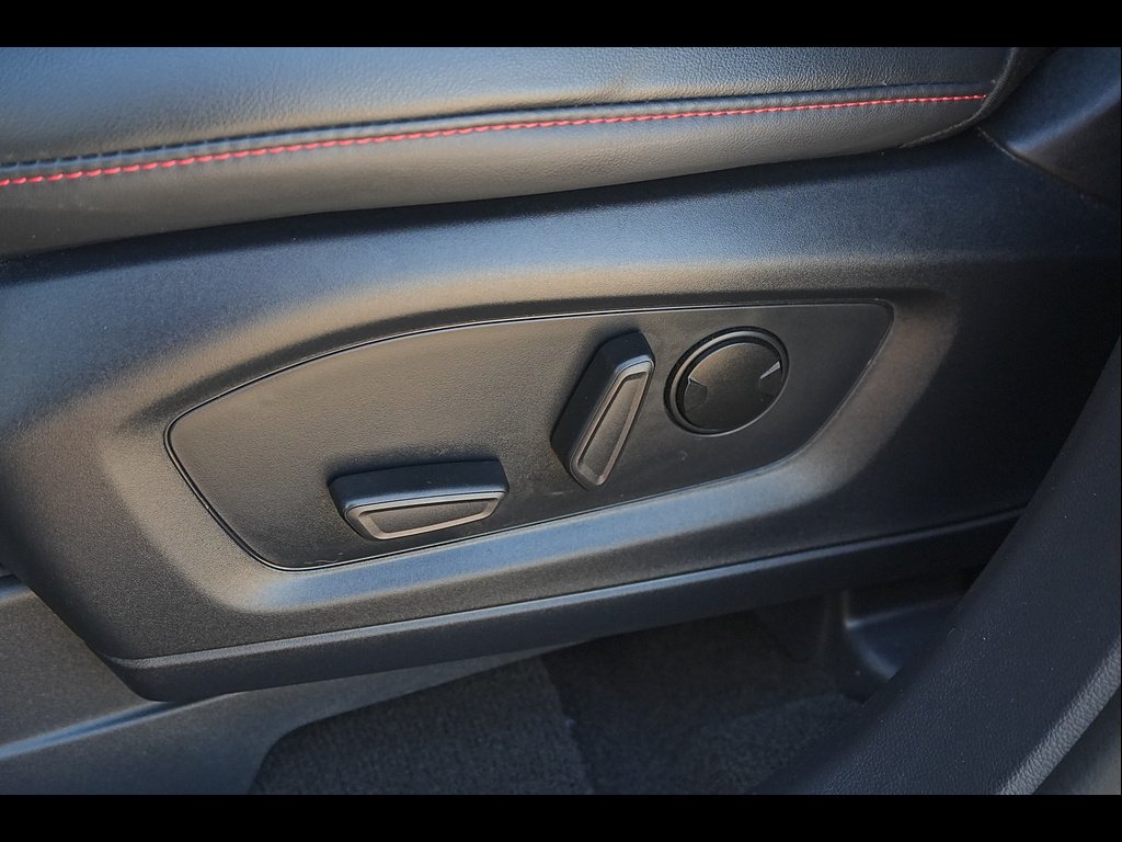 Used 2025 Agate Black Ford ST-Line image 13