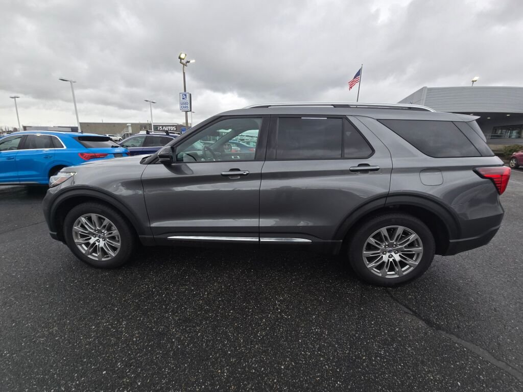 Used 2025 Gray Metallic Ford Platinum image 9