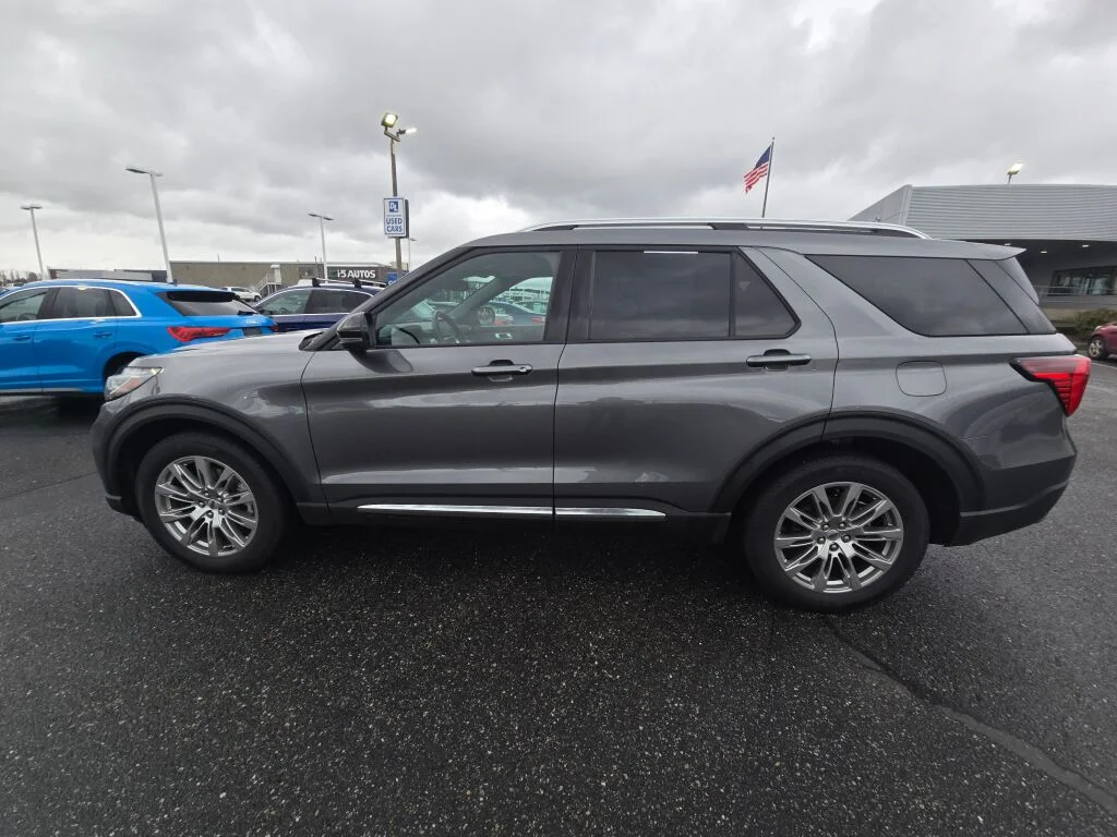 Used 2025 Gray Metallic Ford Platinum image 9