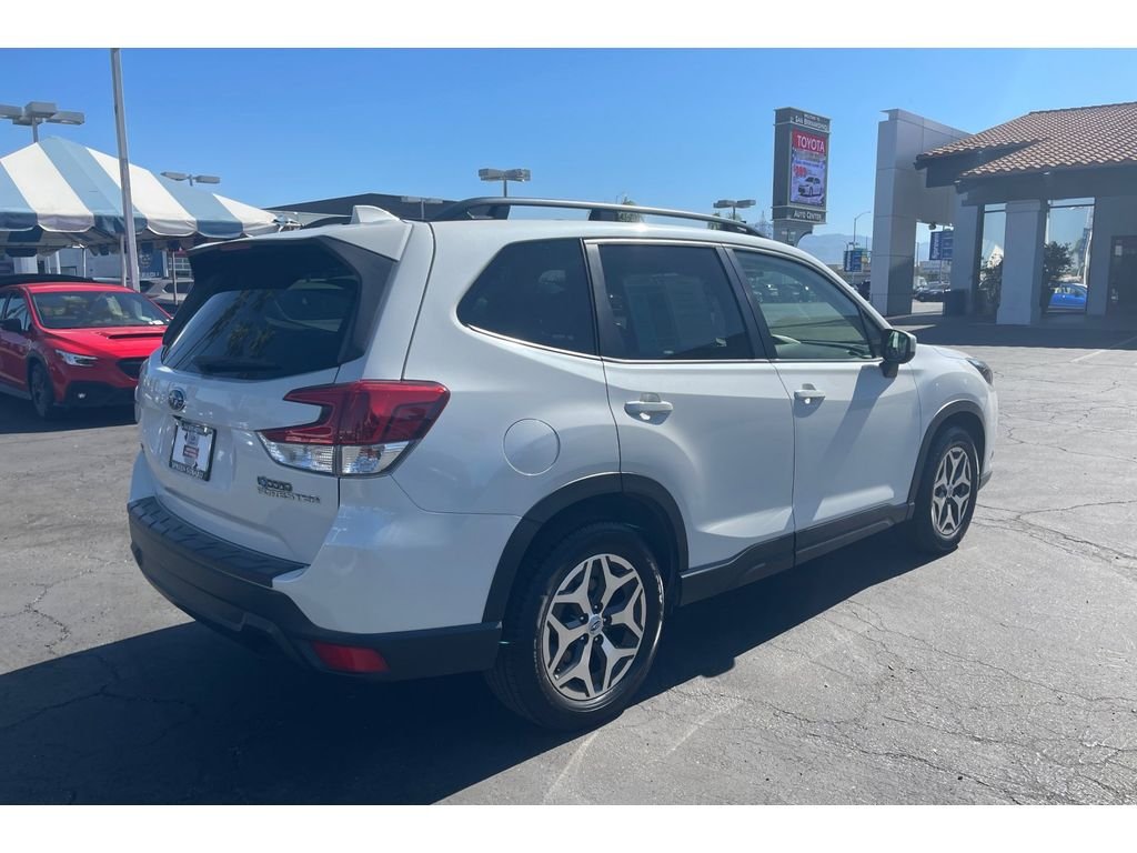 Used 2022 CRYSTAL WHITE PEARL Subaru Premium image 5