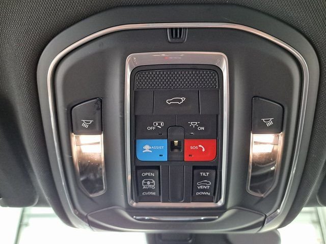 Used 2022 White Jeep Altitude image 18