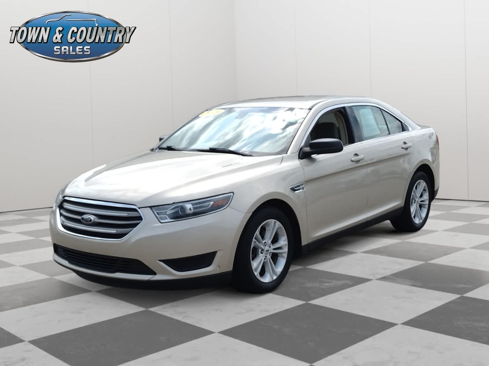 Used 2018 White Gold Metallic Ford SE image 3