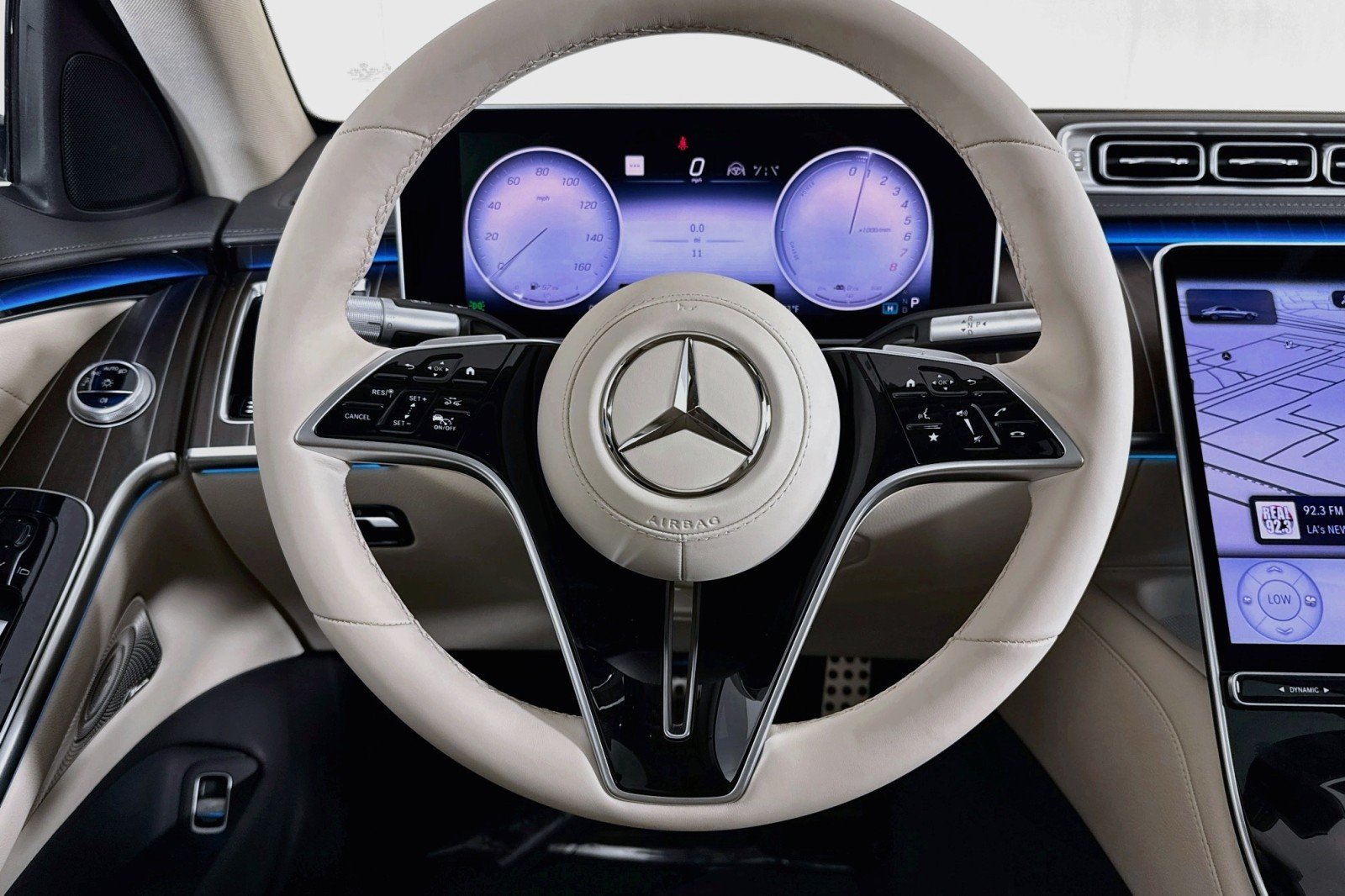 New 2026 MANUFAKTUR Moonlight White Metal Mercedes-Benz S 580e 4MATIC® Sedan image 18