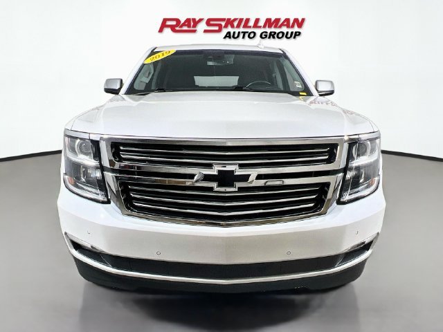 Used 2019 IRIDESCENT PEARL TRICOAT Chevrolet Premier image 2