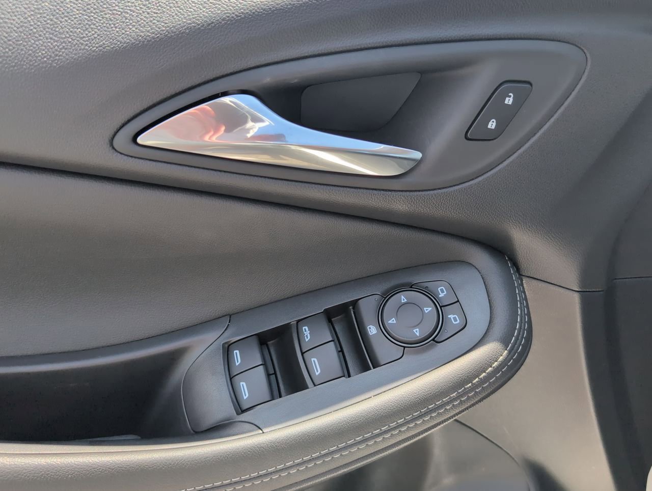 Used 2023 Summit White Buick Preferred image 21