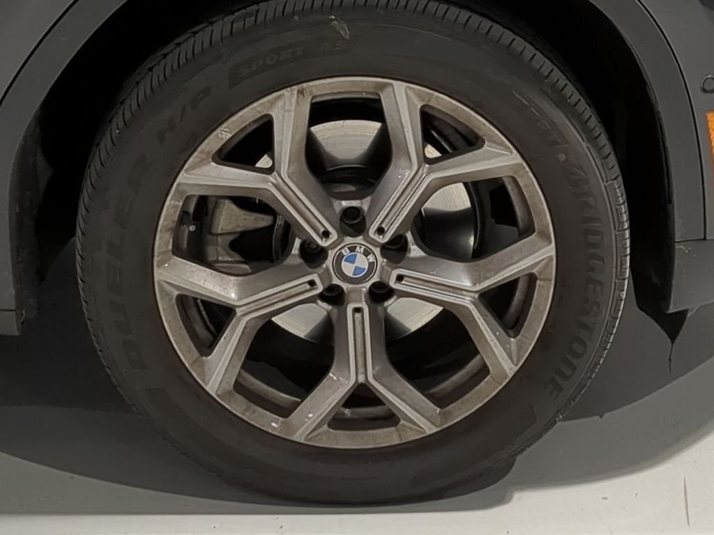 Certified Used 2024 Gray BMW xDrive30i image 6