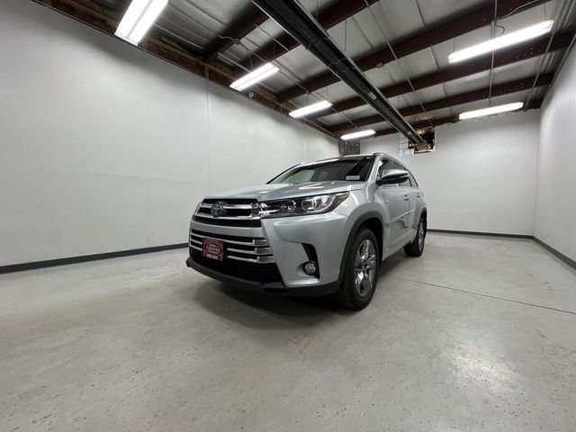 2018 Toyota Highlander Hybrid Limited Platinum photo 2