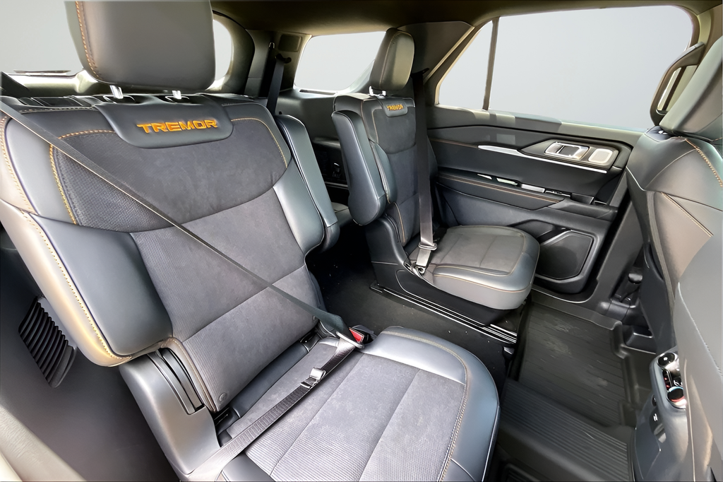 New 2026 Star White Metallic Tri-Coat Ford Tremor image 18