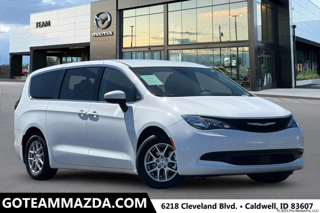 2023 Chrysler Voyager LX