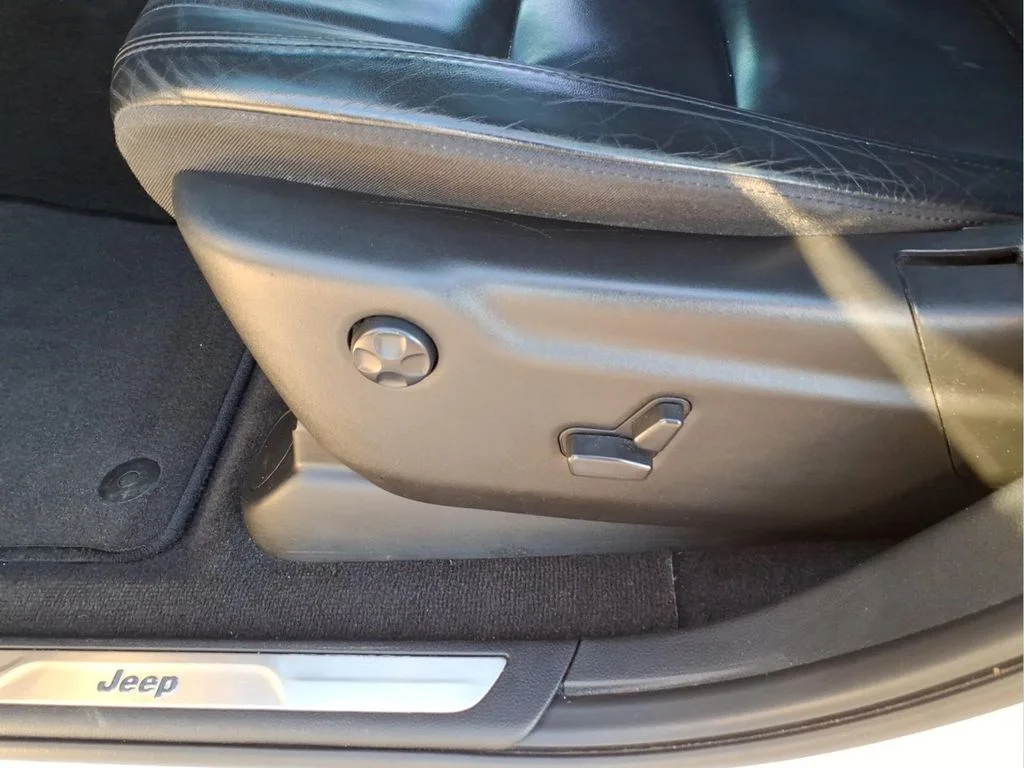 Used 2022 White Jeep Limited image 21