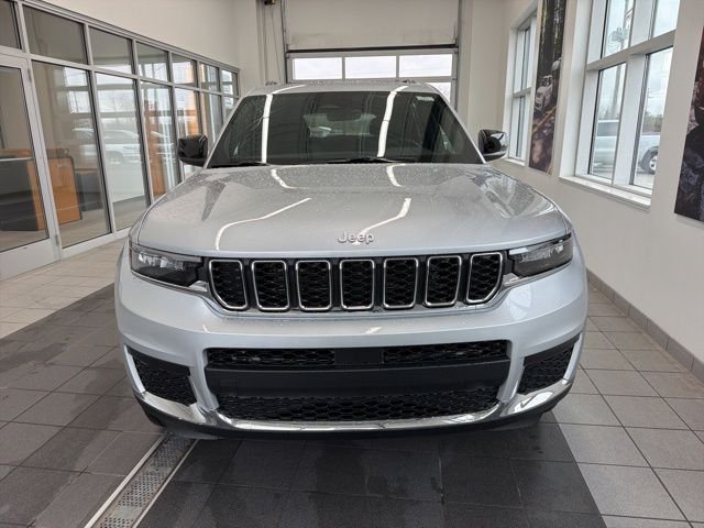 New 2026 Silver Zynith Exterior Paint Jeep Laredo image 2
