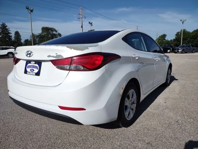 Used 2016 Quartz White Pearl Hyundai SE image 5